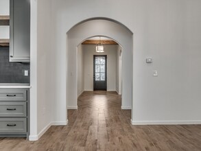8322 Robin Wy in Guthrie, OK - Foto de edificio - Building Photo