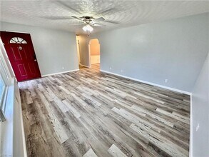 601 Rock Dr in Chesapeake, VA - Foto de edificio - Building Photo