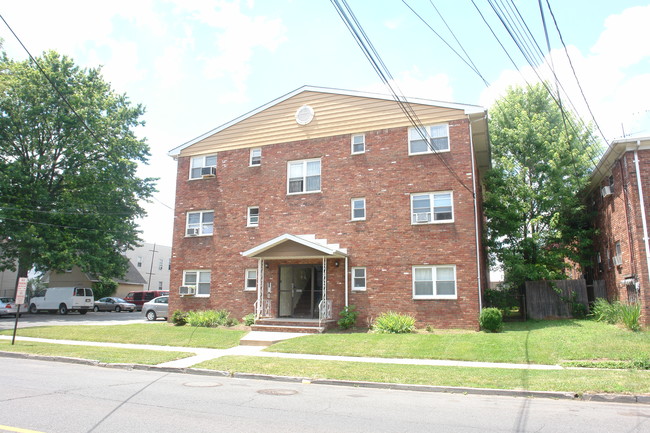 533 E Elizabeth Ave in Linden, NJ - Building Photo - Building Photo