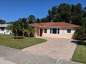 234 Union St in Dunedin, FL - Building Photo