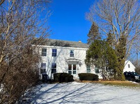 106 Emerson Ave, Unit 106A in Hampstead, NH - Building Photo