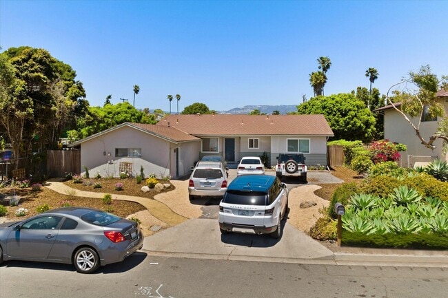 6838 Del Playa Dr in Goleta, CA - Building Photo - Building Photo