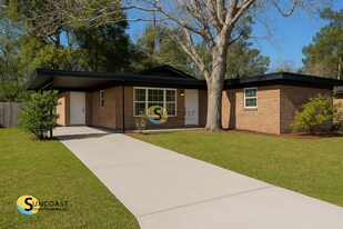 6718 Gaspar Cir W in Jacksonville, FL - Building Photo