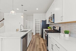 108 Hartson Dr in Taylor, TX - Building Photo