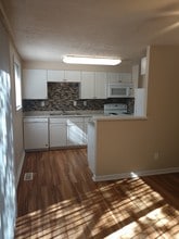 6322 May Pen Rd in Louisville, KY - Building Photo - Building Photo