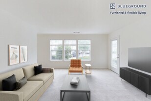 313 Avalon Cir in Smithtown, NY - Building Photo