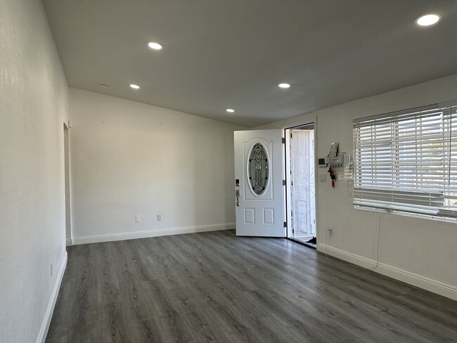 11222 Anabel Ave in Garden Grove, CA - Building Photo - Building Photo