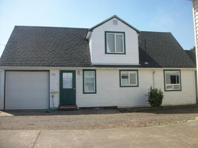 914 SW Waziyata Ave in Waldport, OR - Building Photo - Building Photo