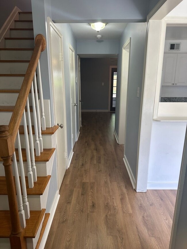 2216 Windom Pl in Virginia Beach, VA - Building Photo - Building Photo