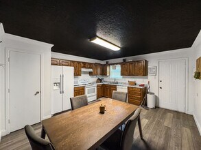 3311 N Vista Dr in Hobbs, NM - Building Photo - Building Photo