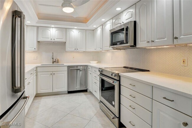 property at 2880 Gulf Shore Blvd N