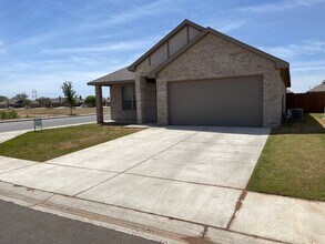 7001 21st St in Lubbock, TX - Building Photo - Building Photo