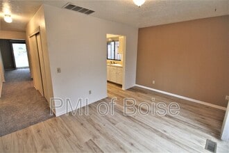 7201 W Amity Rd in Boise, ID - Building Photo - Building Photo