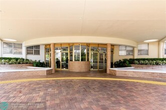 100 Golden Isles Dr in Hallandale Beach, FL - Building Photo - Building Photo