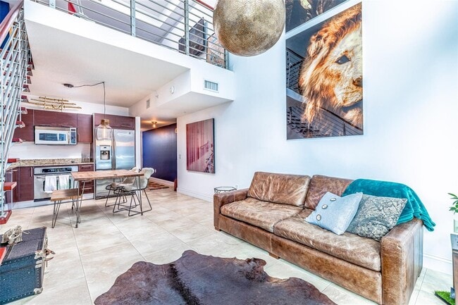41 SE 5th St, Unit 706 in Miami, FL - Building Photo - Building Photo