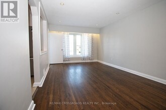 17 Strode Dr in Toronto, ON - Building Photo - Building Photo