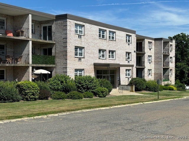 300 Meadowside Rd in Milford, CT - Building Photo - Building Photo