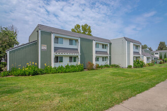 Napa Green Apartments in Napa, CA - Foto de edificio - Building Photo