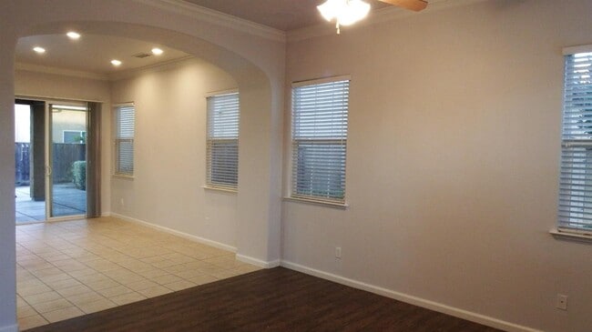 3658 Vermont Ln in Clovis, CA - Building Photo - Building Photo