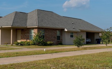 Monet Acres Estates II in Sulphur, LA - Foto de edificio - Building Photo