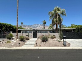 725 S Mountain View Dr in Palm Springs, CA - Building Photo
