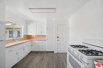 1308 Havenhurst Dr in West Hollywood, CA - Building Photo - Building Photo