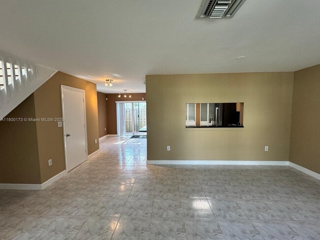 10876 NW 8th St in Pembroke Pines, FL - Building Photo - Building Photo