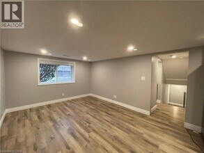 124 Forest Hill Dr in Kitchener, ON - Building Photo - Building Photo