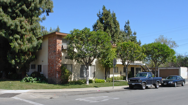 401 S Hickory St in Santa Ana, CA - Foto de edificio - Building Photo