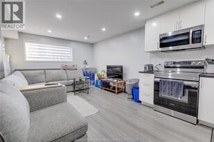 12726 Horwood Crescent in Windsor, ON - Building Photo