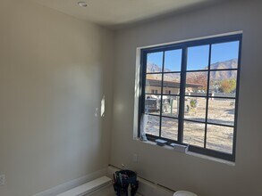 4621 Locust Ln E in Holladay, UT - Building Photo - Building Photo