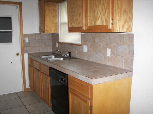 1025 Hickory Ln in Midwest City, OK - Building Photo - Building Photo