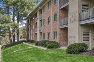 Chestnut Hill Apartments in Temple Hills, MD - Foto de edificio - Building Photo