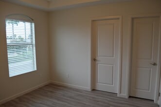 1121 W Cano St, Unit Apt#1 in Edinburg, TX - Foto de edificio - Building Photo