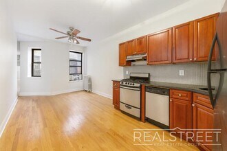 Lovely 2.5 Bedroom Duplex in Park Slope steps from Prospect Park, Unit 1R in Brooklyn, NY - Foto de edificio - Building Photo