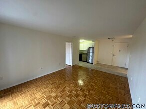 175 Freeman St, Unit 412 in Brookline, MA - Building Photo - Building Photo