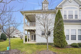 13930 Greendale Dr in Woodbridge, VA - Building Photo