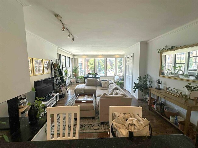 608 Tremont St, Unit 1 in Boston, MA - Building Photo - Building Photo