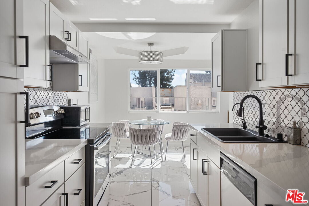 1230 Horn Ave in West Hollywood, CA - Building Photo