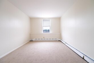 115 Wolfs Ln, Unit 3 in Pelham, NY - Building Photo - Building Photo