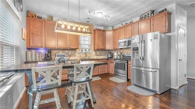 520 Cape Joshua Ln in Virginia Beach, VA - Building Photo - Building Photo