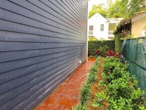 10 Bee St in Charleston, SC - Building Photo - Building Photo