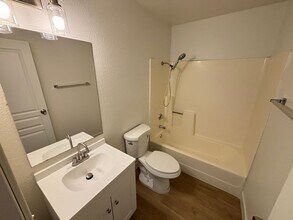 3431 E Cheyenne Ave-Unit -1 in North Las Vegas, NV - Foto de edificio - Building Photo