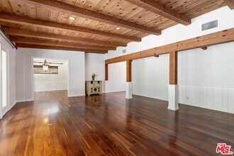 4221 W Toluca Lake Ln in Burbank, CA - Building Photo - Building Photo
