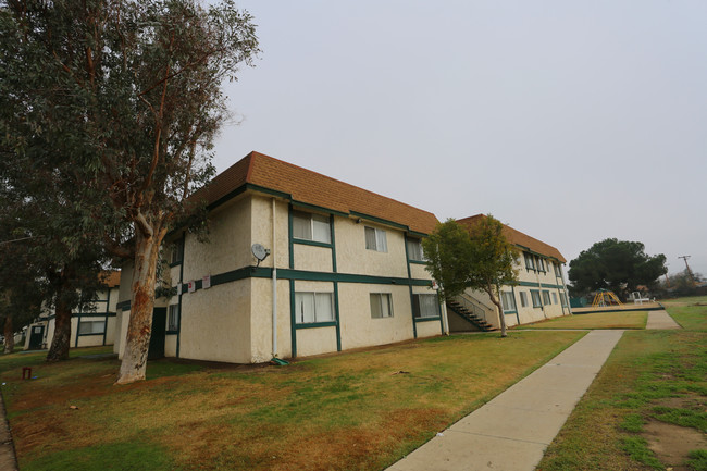 Deleno Gardens in Delano, CA - Building Photo - Building Photo