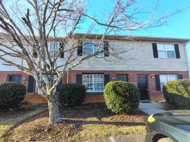 7 Duiguid Dr in Lynchburg, VA - Building Photo