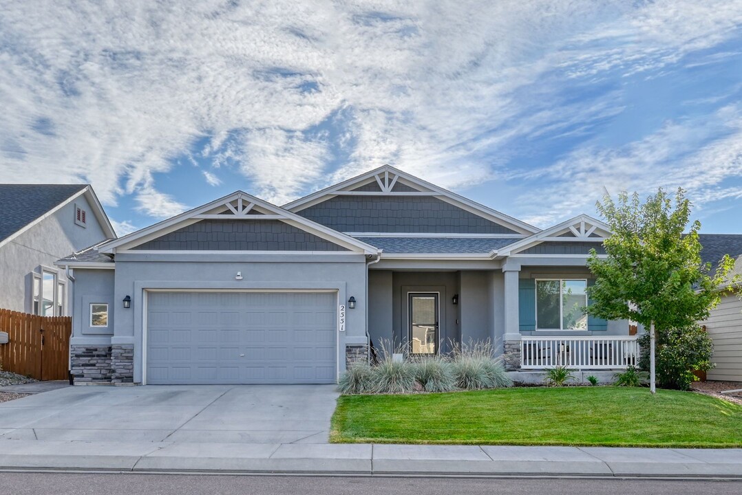 2551 Horsemanship Ct in Colorado Springs, CO - Foto de edificio