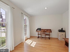 9715 Ceralene Dr in Fairfax, VA - Building Photo - Building Photo