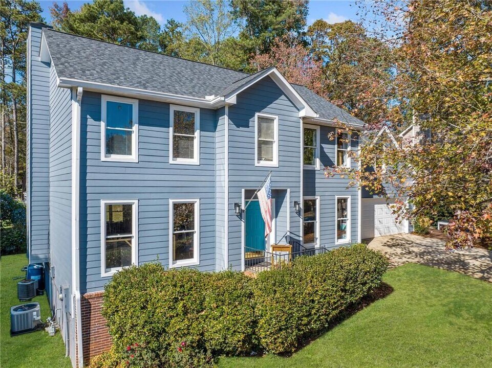 210 Timber Laurel Ct in Lawrenceville, GA - Foto de edificio