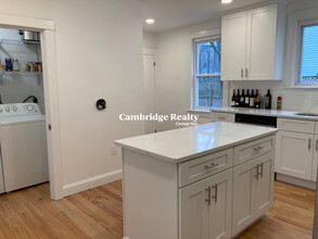 216 Norfolk St, Unit A in Cambridge, MA - Building Photo - Building Photo